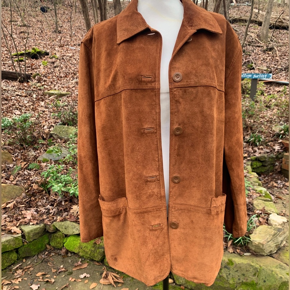 Brown Suede fully lined jacket size L. Well made by St John’s Bay.